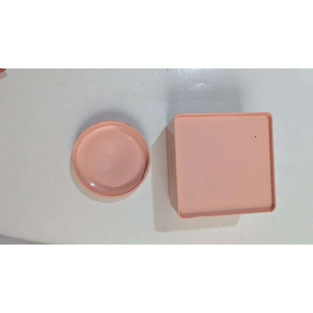 Vintage Evyan Pink Powder Box Embossed Lid‎ Vanity Collectible